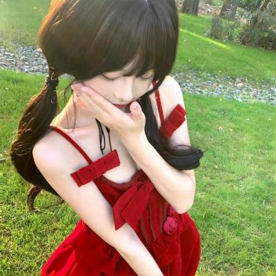 背后的她,眼前的我
